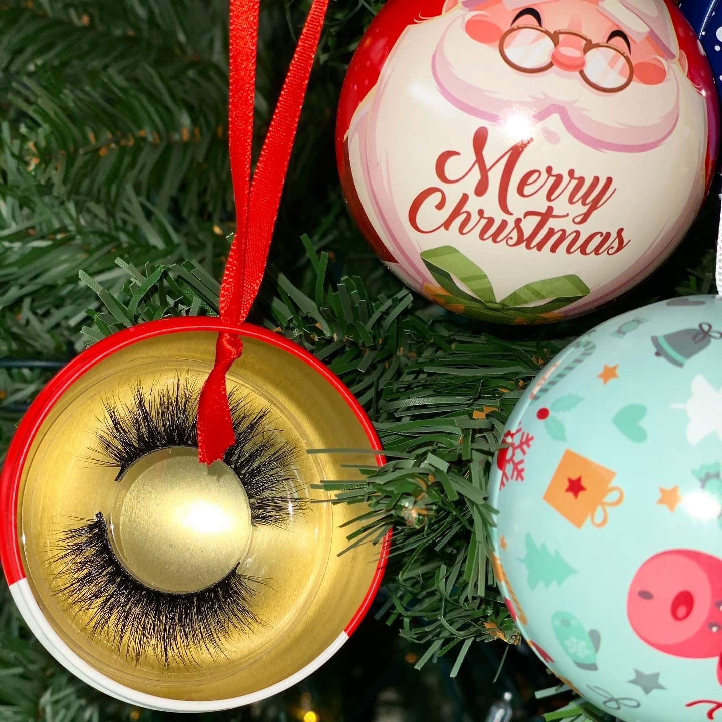 Lash Ornament